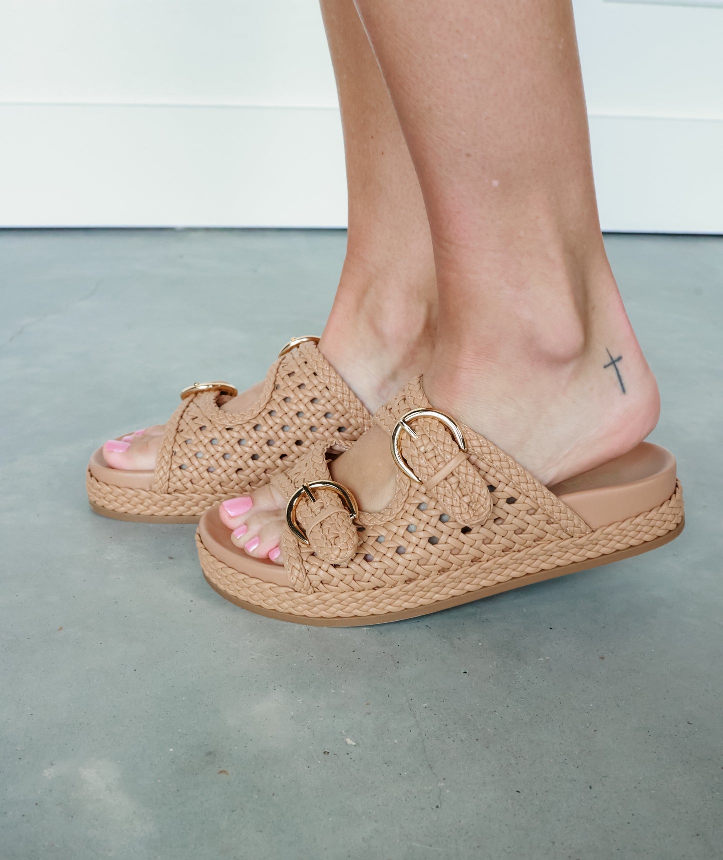 THE TRENDY SANDAL | MIA SHOES