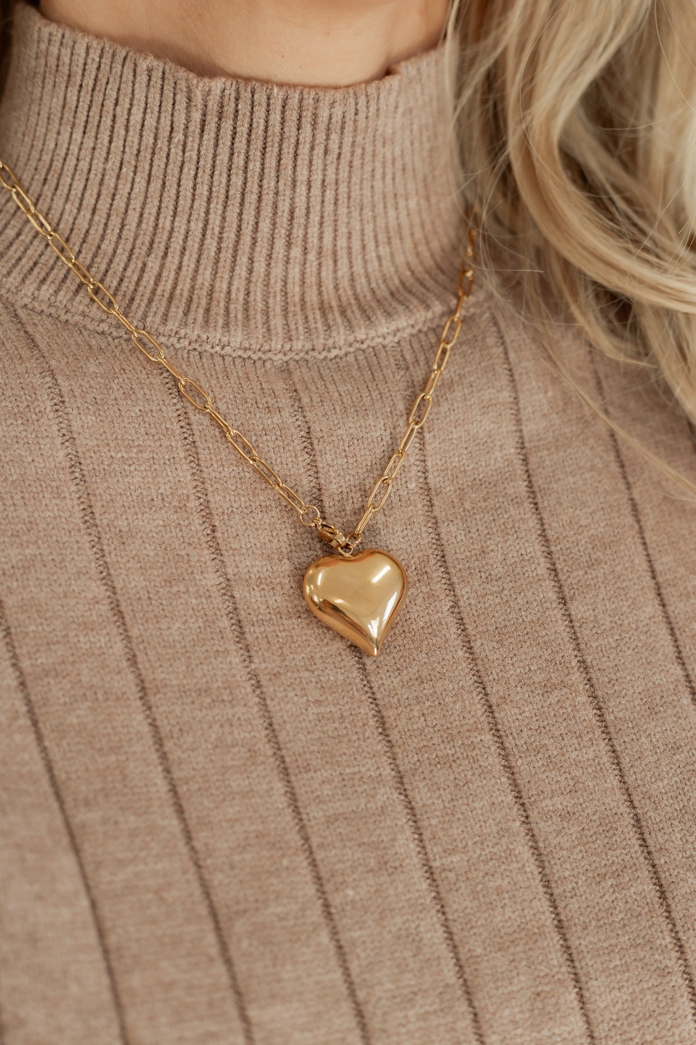 HEART ON A CHAIN NECKLACE