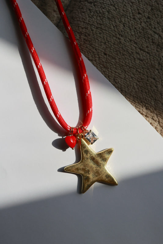 GO BIG RED STAR NECKLACE
