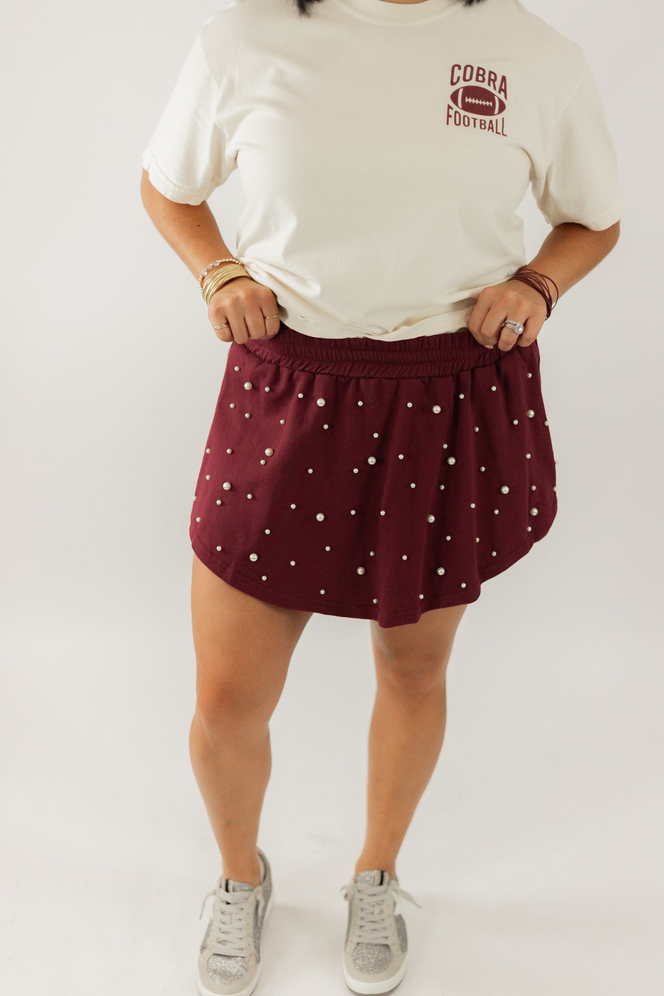 CLASSY UNTIL KICKOFF PEARL SHORTS IN MAROON