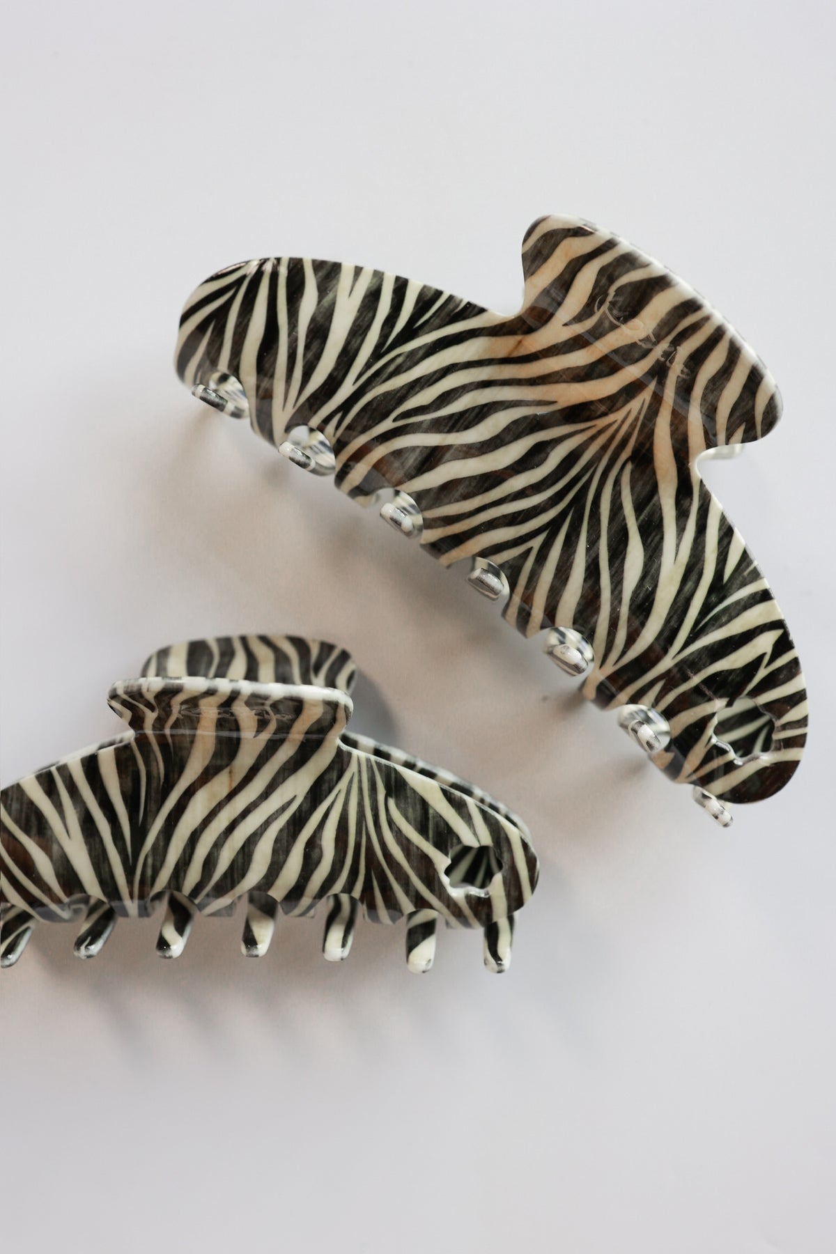 THE ZEBRA CLAW CLIP | OVERSIZED
