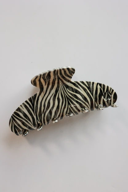 THE ZEBRA CLAW CLIP | OVERSIZED