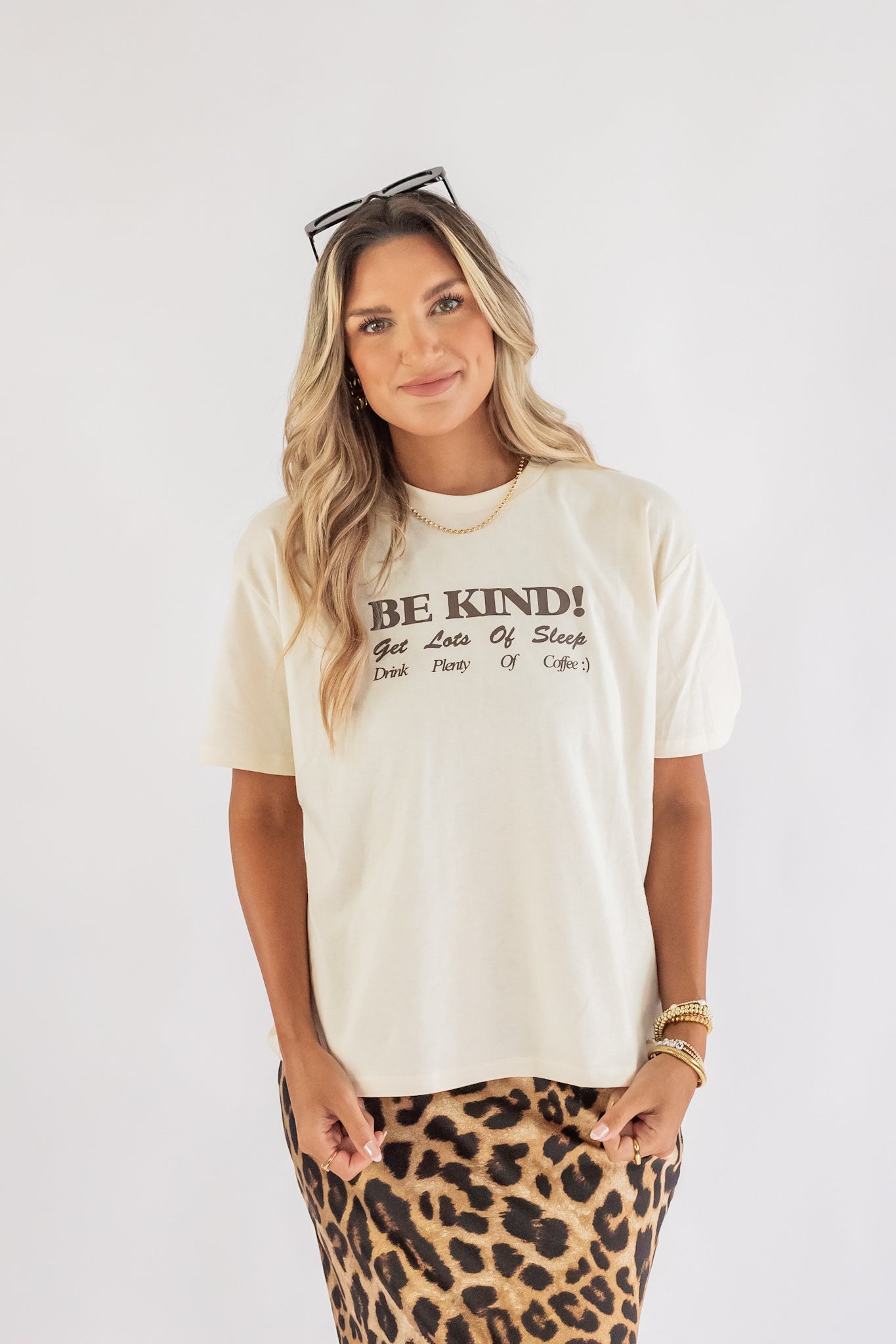 THE BE KIND GRAPHIC TEE