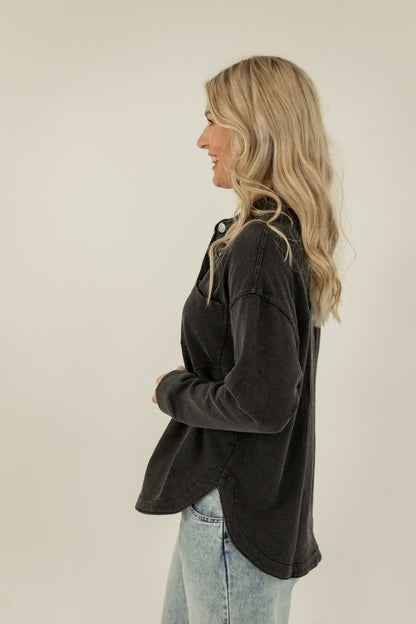 THE SIMPLE SHACKET IN CHARCOAL