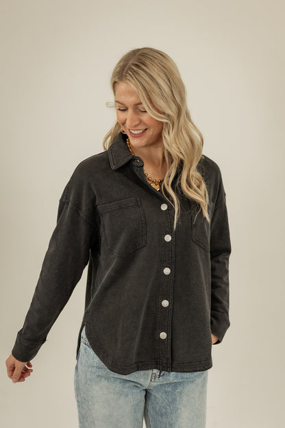 THE SIMPLE SHACKET IN CHARCOAL