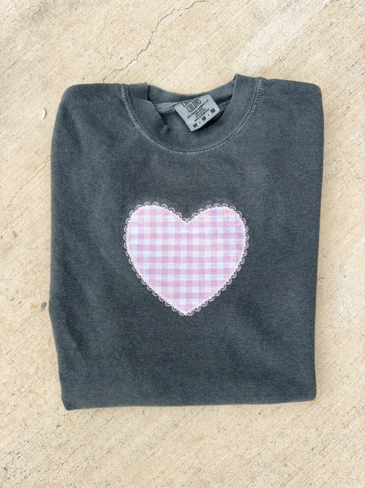 EMBROIDERED GINGHAM HEART TEE | PINK