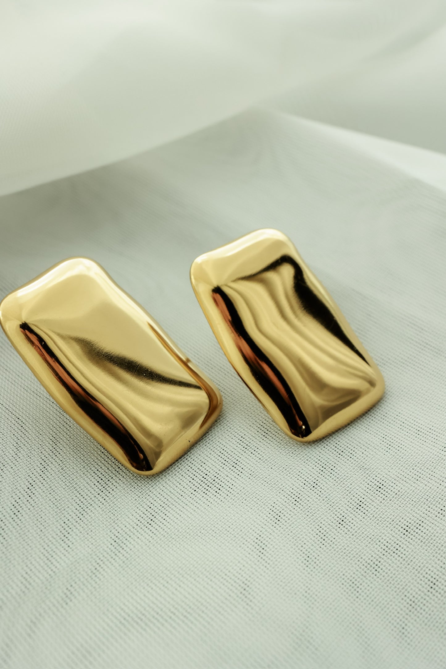 THE LUNAR STUDS | GOLD