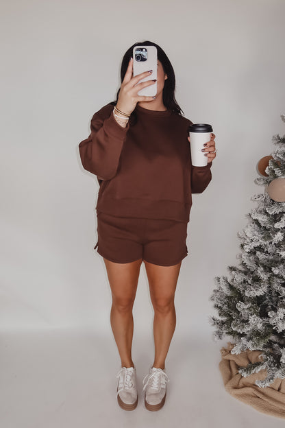 THE PULLOVER SHORT SET IN BROWN