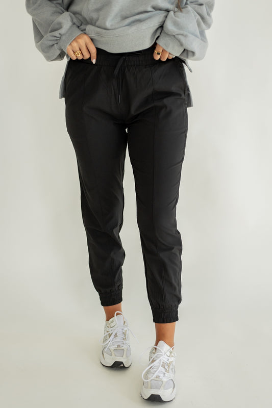 THE ESSENTIAL JOGGERS | BLACK