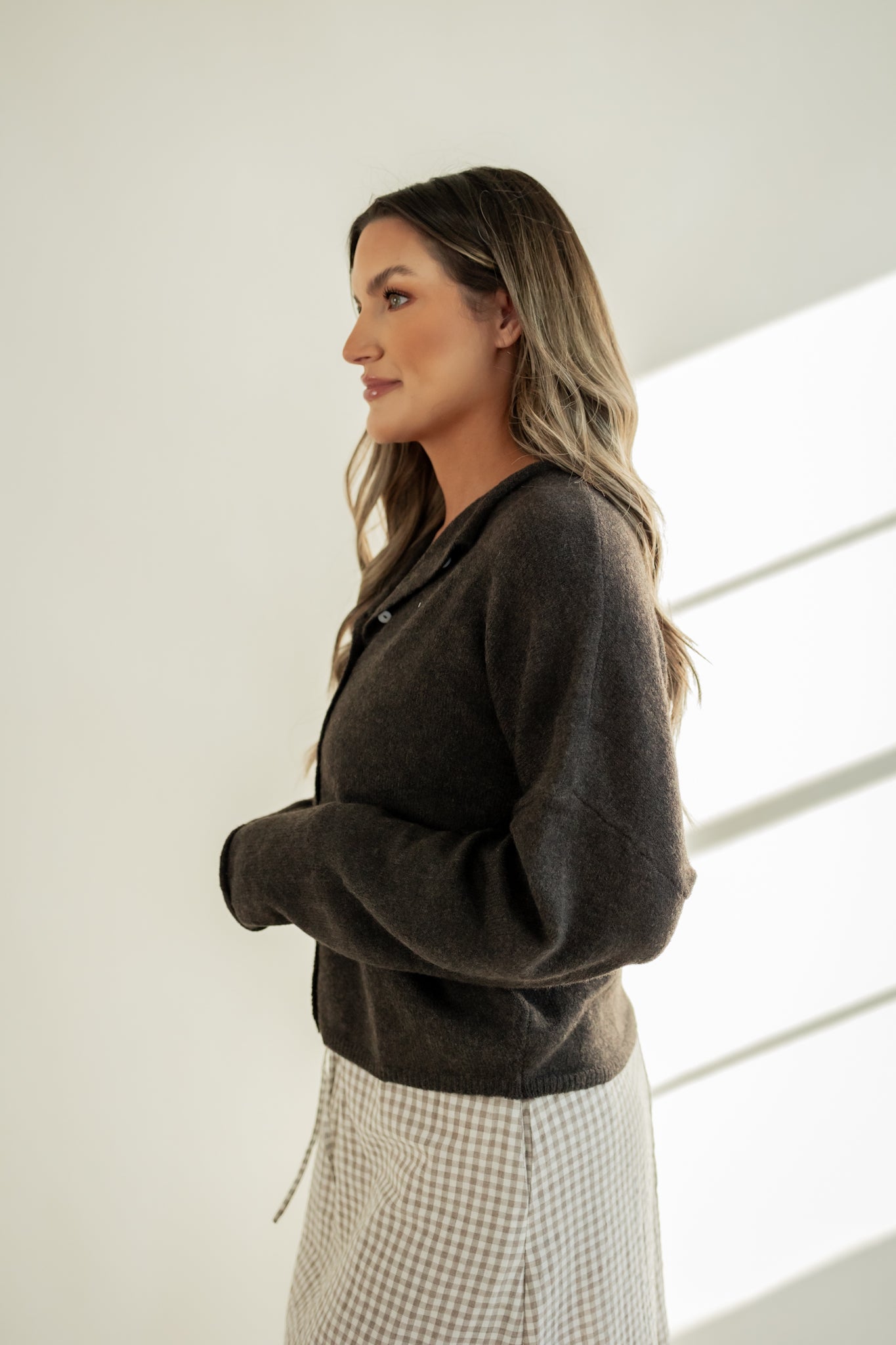 ON THE GO CARDIGAN | CHOCOLATE