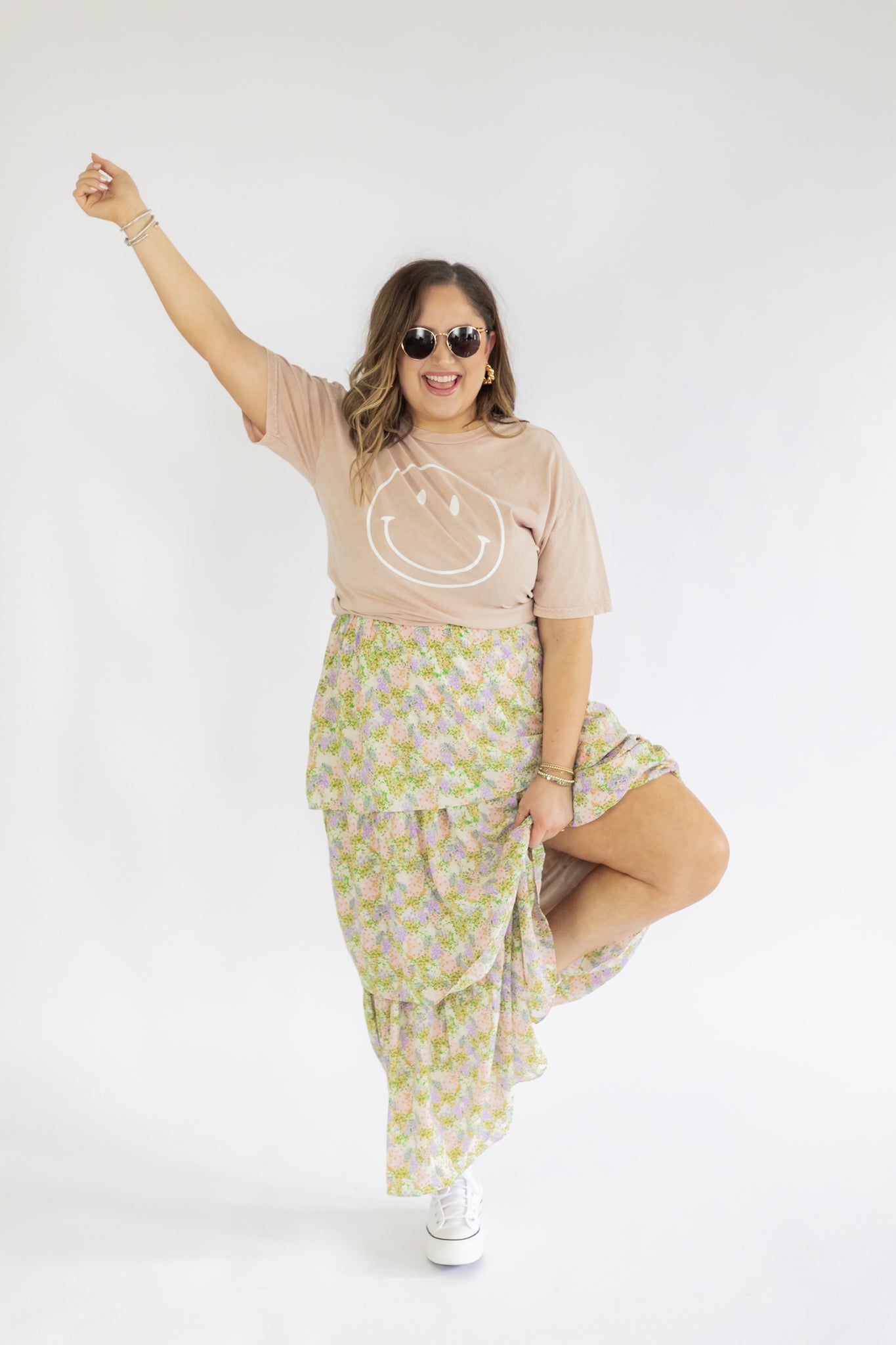 THE SMILEY FACE GRAPHIC TEE IN BLUSH