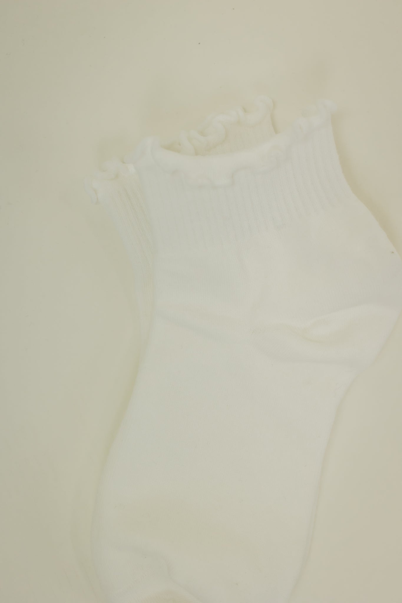 RUFFLE SOCKS | WHITE