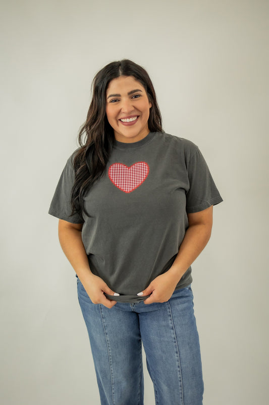 EMBROIDERED GINGHAM HEART TEE | RED