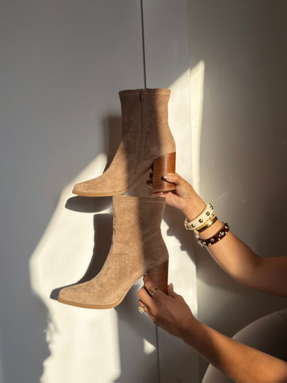 THE SIDONIE HEEL