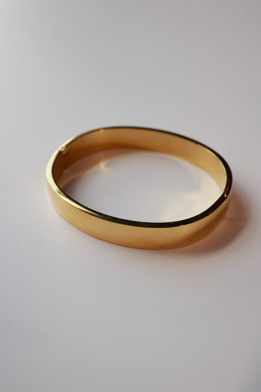 THE GOLD STAPLE BRACELET