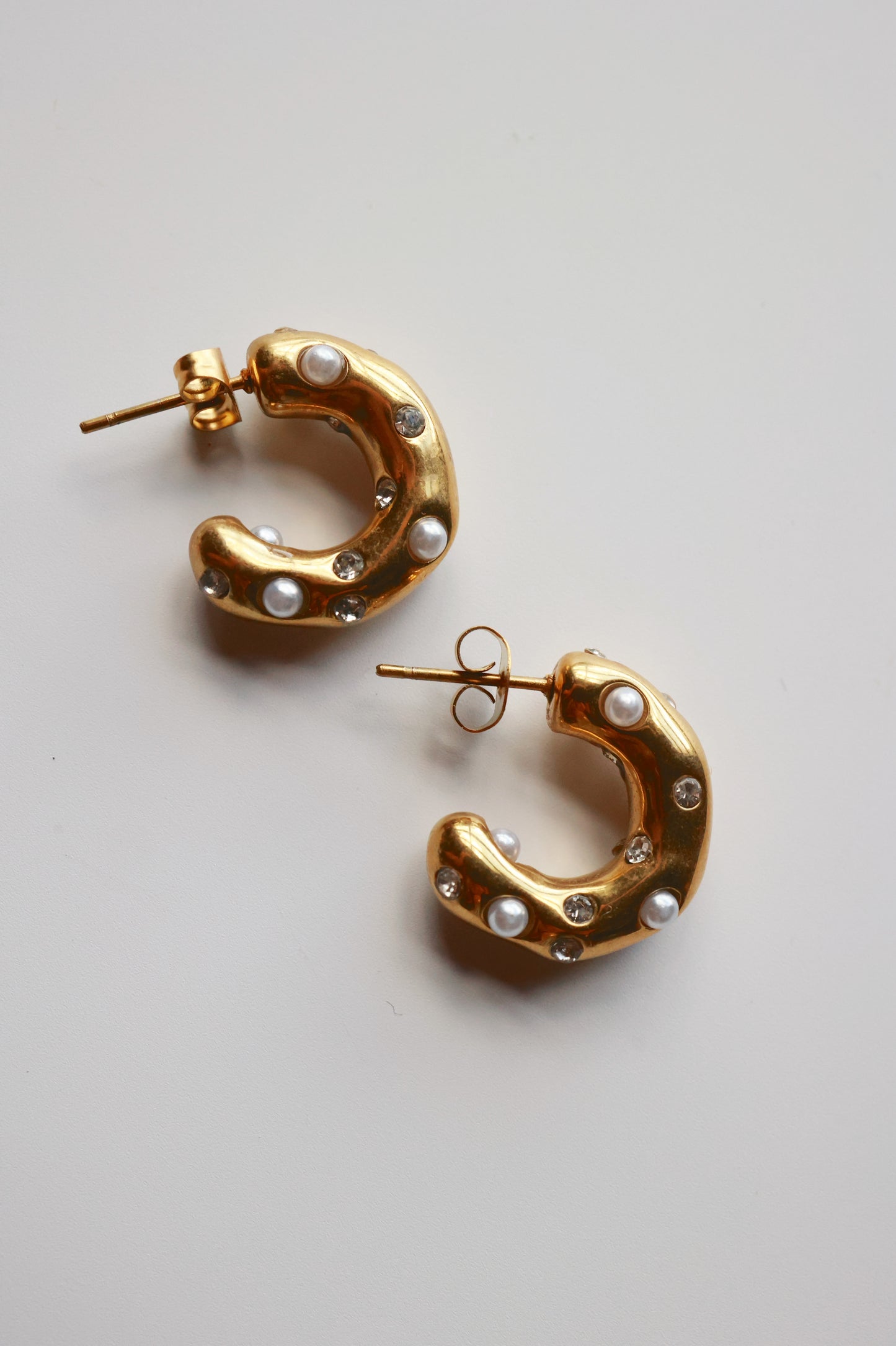 YOU'RE SO GOLDEN PEARL HOOPS