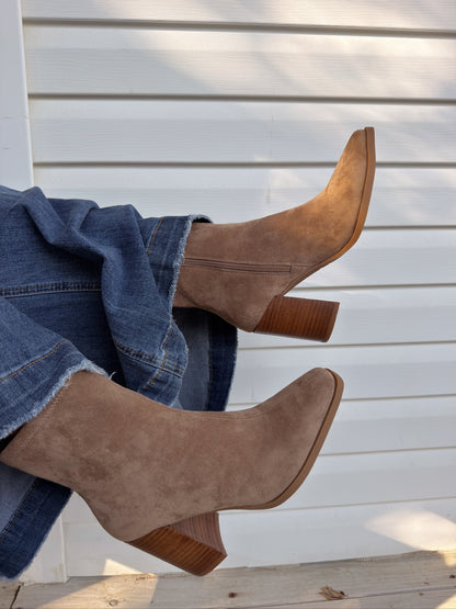 THE SIDONIE HEEL