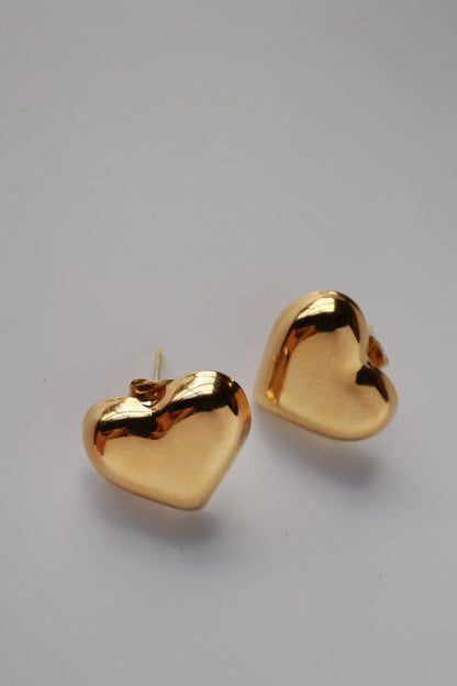 THE AMOUR STUDS